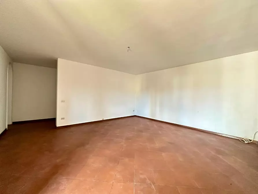 Immagine 11 di Appartamento in vendita  a Lucca