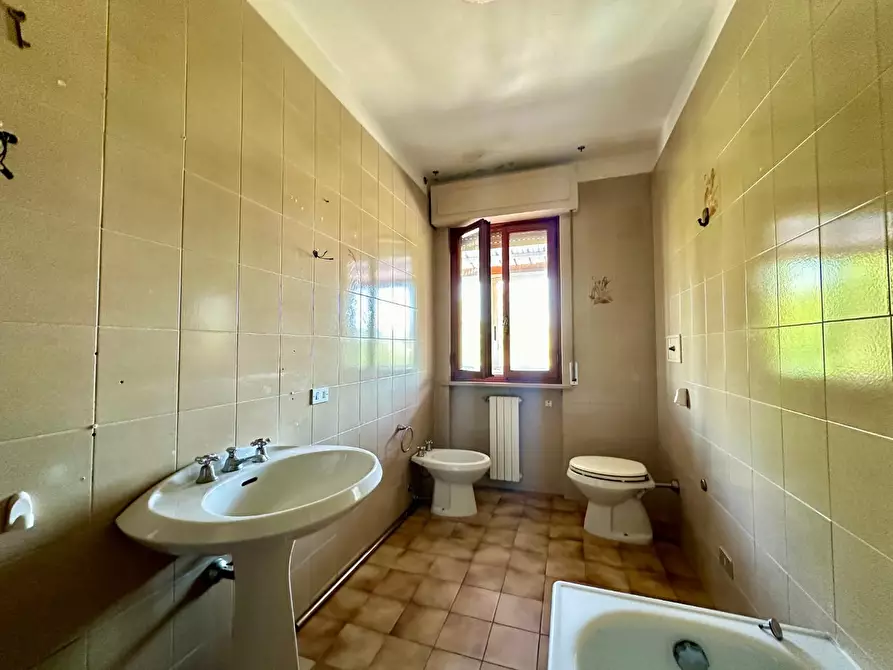 Immagine 23 di Appartamento in vendita  a Lucca