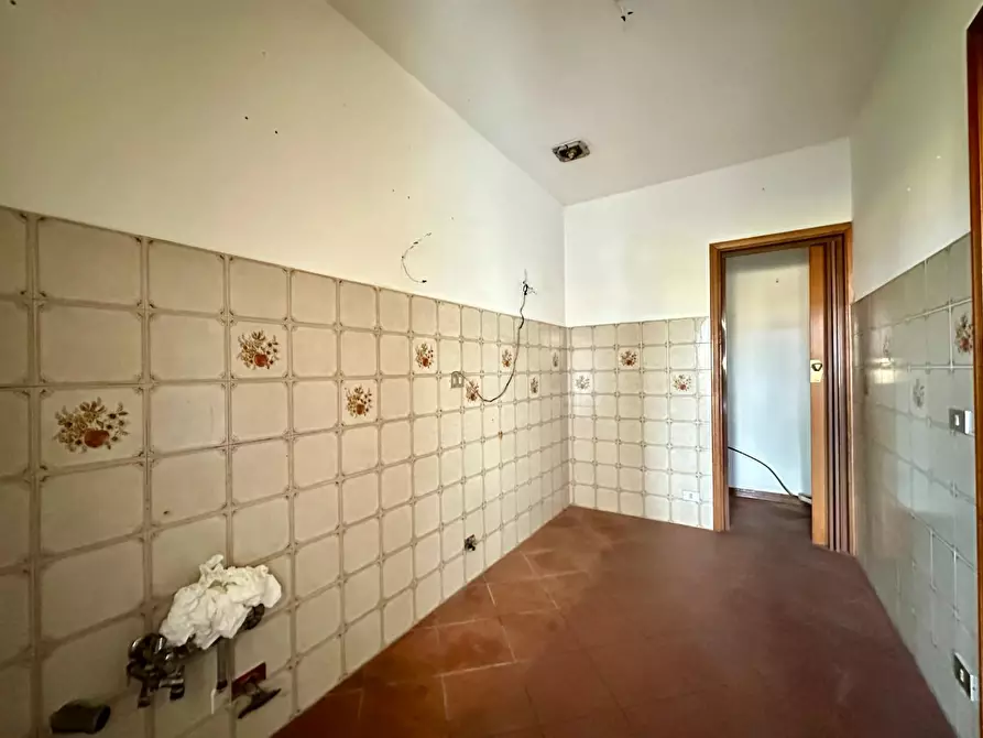 Immagine 7 di Appartamento in vendita  a Lucca