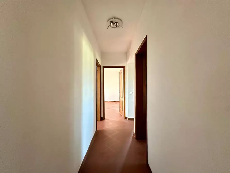 Immagine 9 di Appartamento in vendita  a Lucca