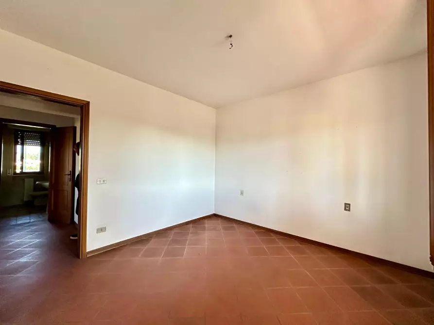 Immagine 14 di Appartamento in vendita  a Lucca