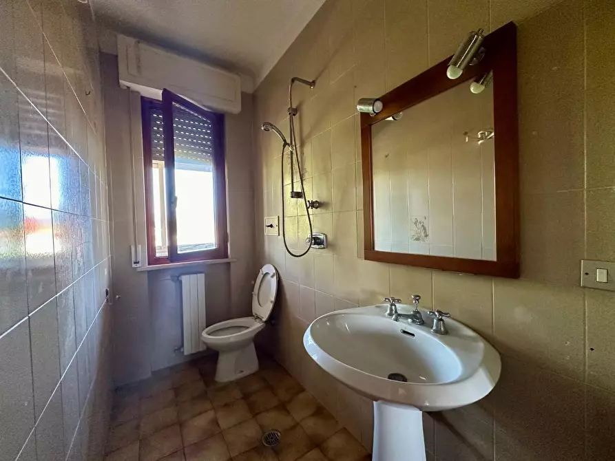 Immagine 25 di Appartamento in vendita  a Lucca