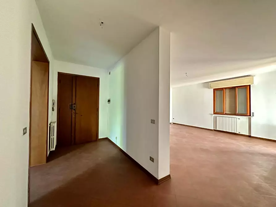 Immagine 5 di Appartamento in vendita  a Lucca