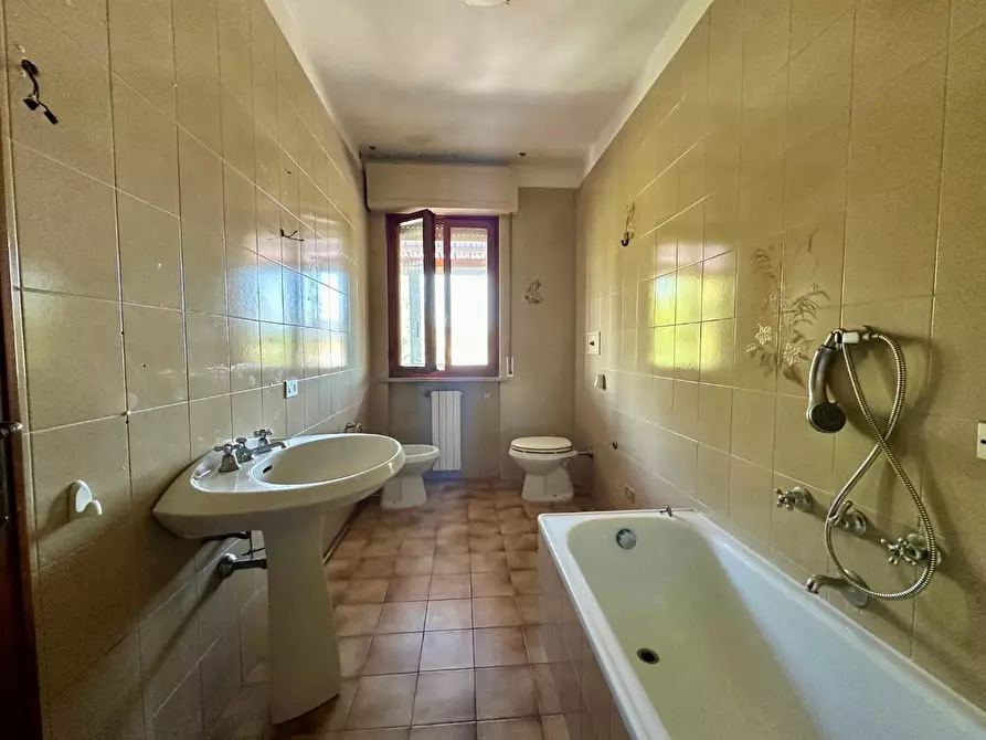 Immagine 24 di Appartamento in vendita  a Lucca