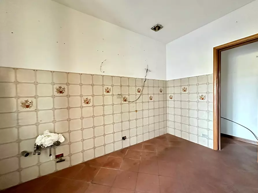 Immagine 6 di Appartamento in vendita  a Lucca