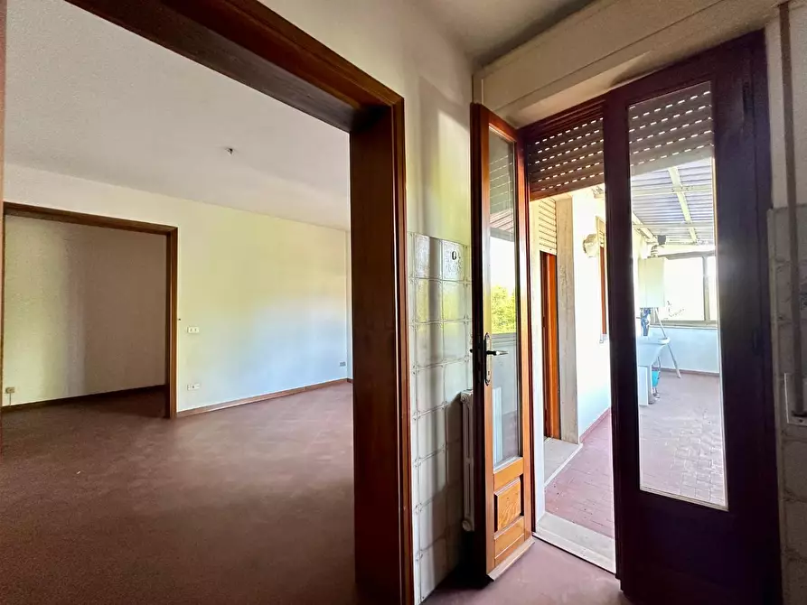 Immagine 3 di Appartamento in vendita  a Lucca