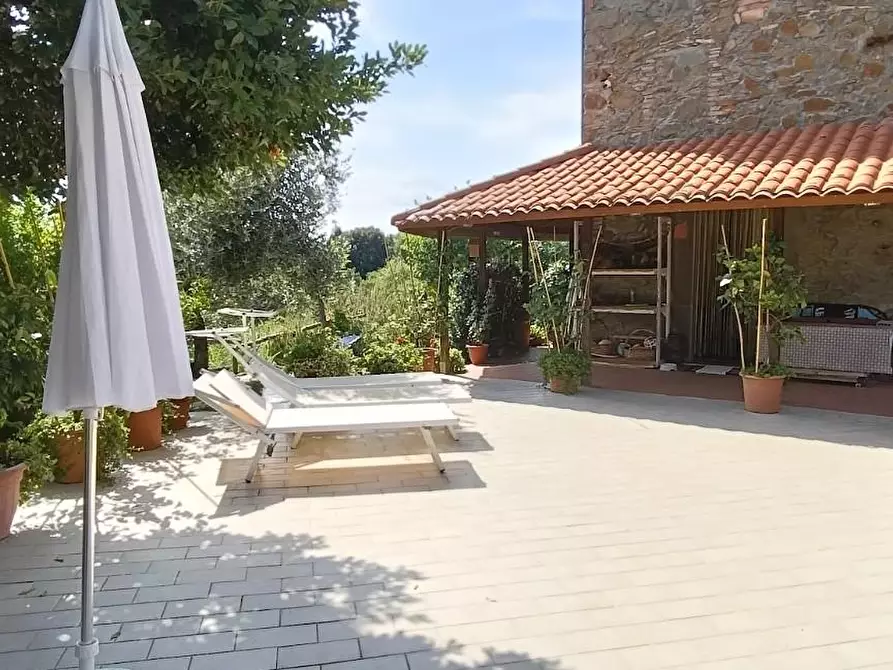 Immagine 2 di Casa colonica in vendita  a Lamporecchio