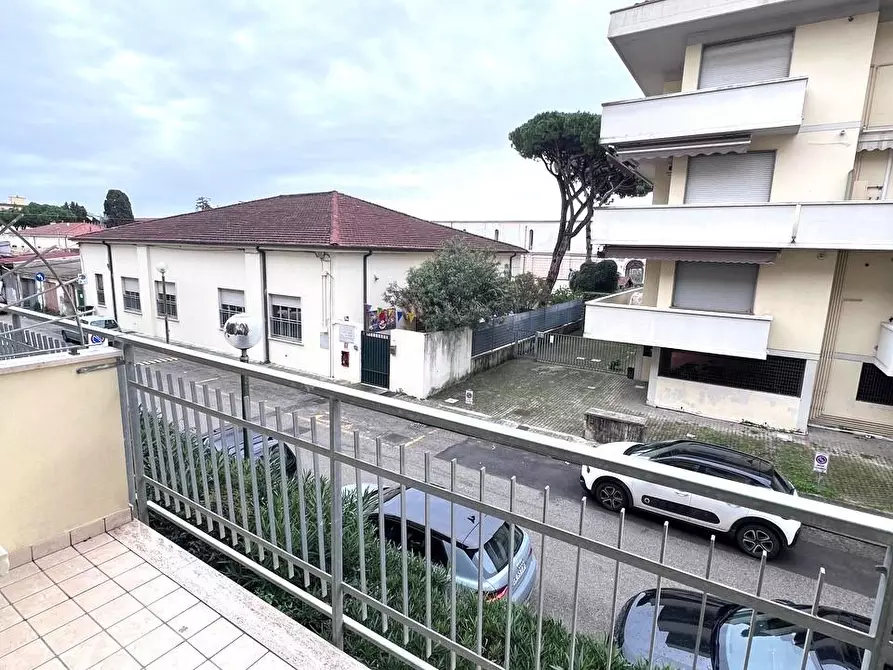 Immagine 20 di Appartamento in vendita  a Viareggio