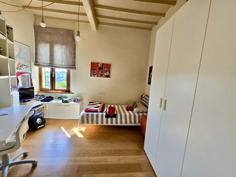 Immagine 11 di Appartamento in vendita  a Siena