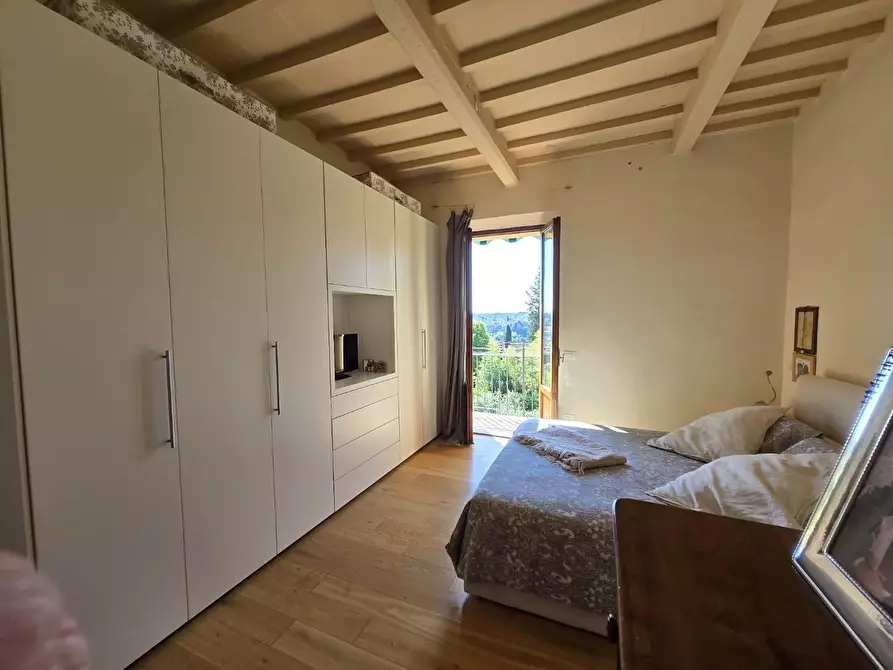 Immagine 13 di Appartamento in vendita  a Siena