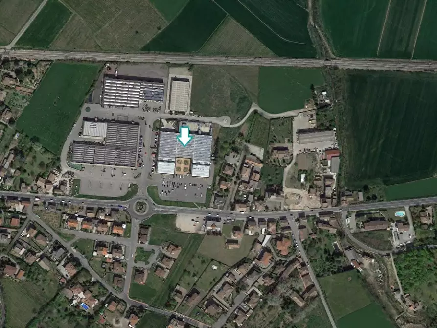 Immagine 2 di Locale commerciale in vendita  a Torricella Verzate