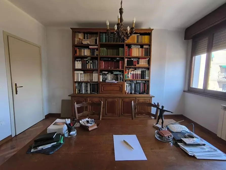 Immagine 72 di Appartamento in vendita  a Pisa