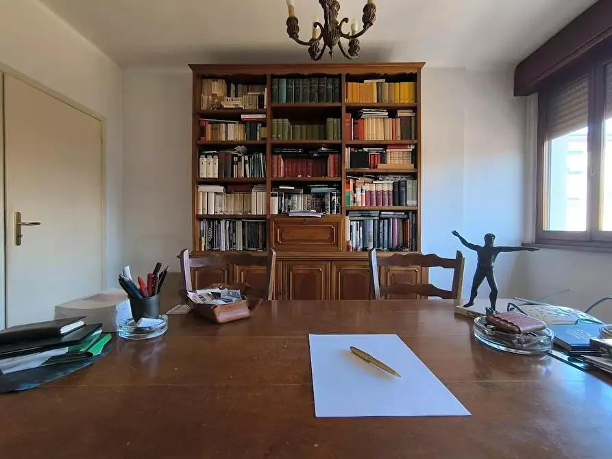 Immagine 73 di Appartamento in vendita  a Pisa