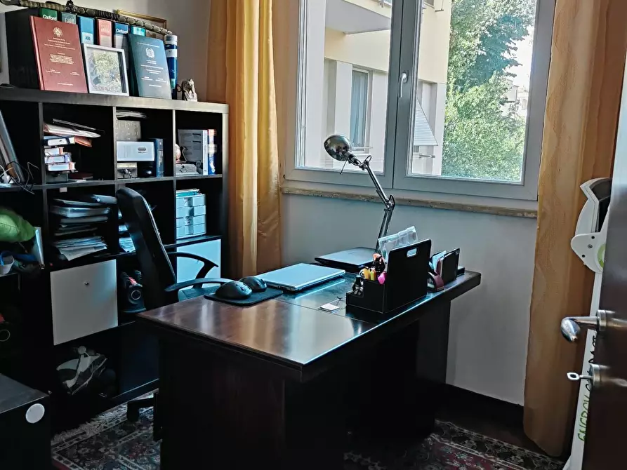 Immagine 17 di Appartamento in vendita  a Livorno