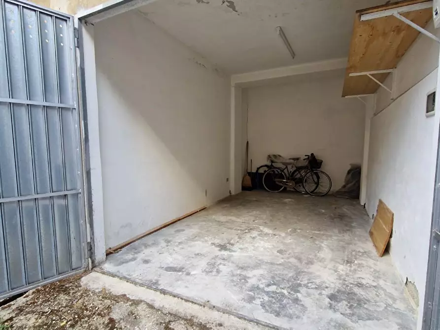 Immagine 10 di Garage in vendita  a Pisa