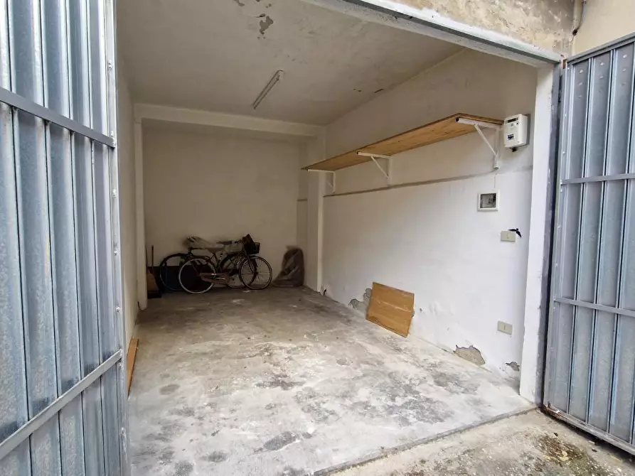 Immagine 3 di Garage in vendita  a Pisa
