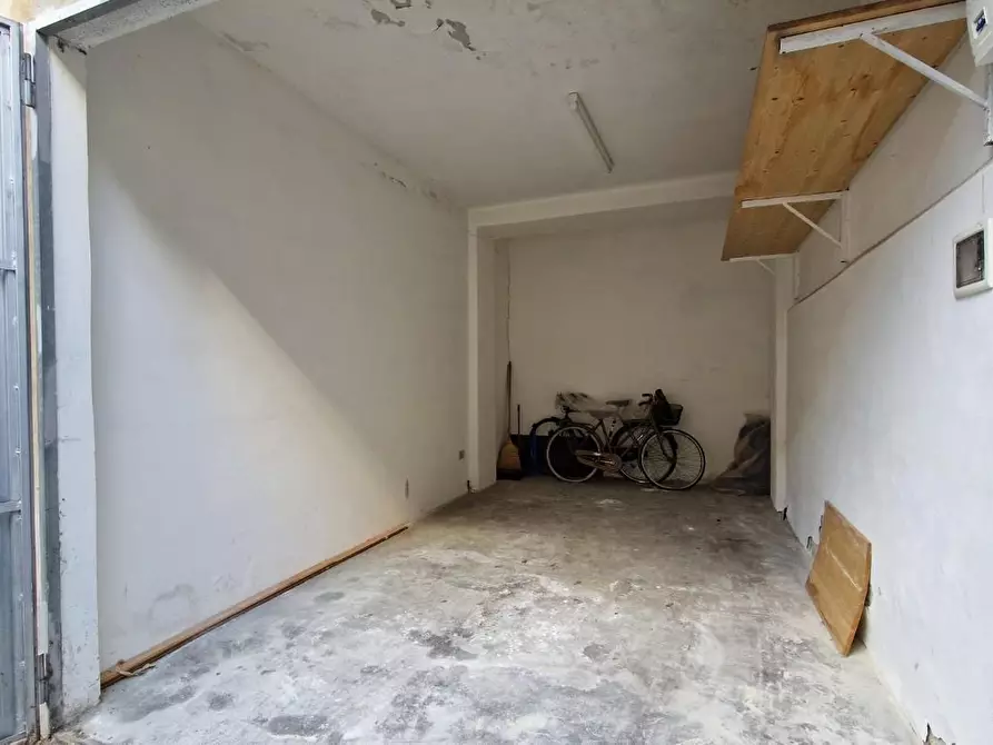 Immagine 15 di Garage in vendita  a Pisa