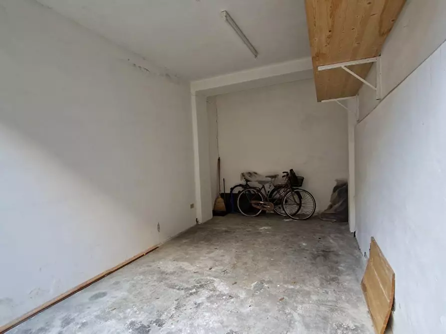 Immagine 4 di Garage in vendita  a Pisa
