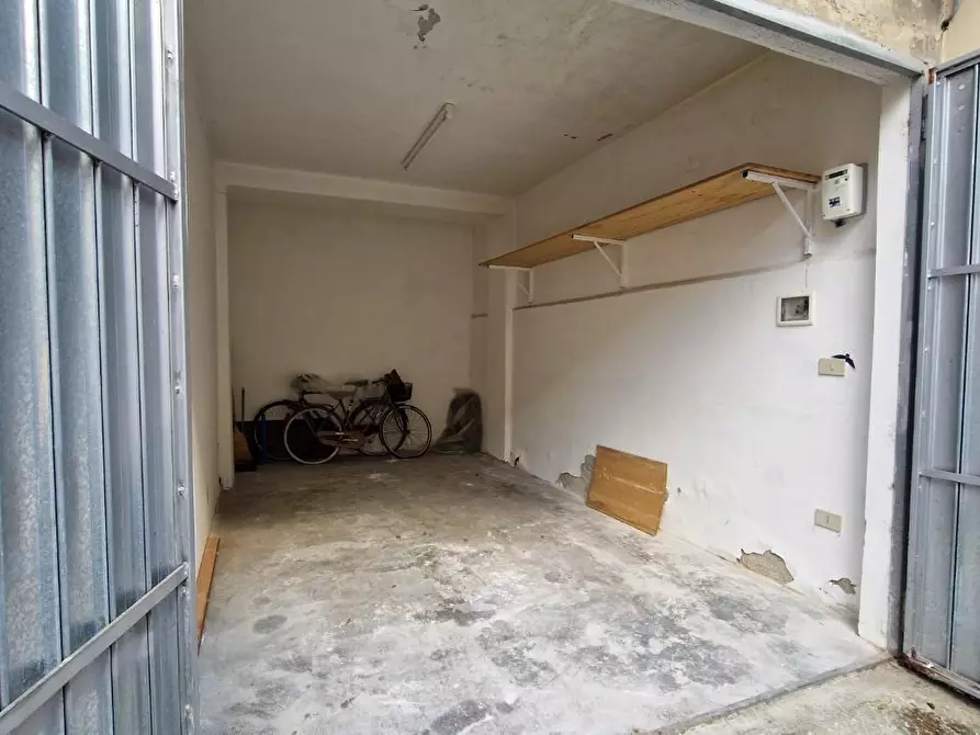 Immagine 18 di Garage in vendita  a Pisa