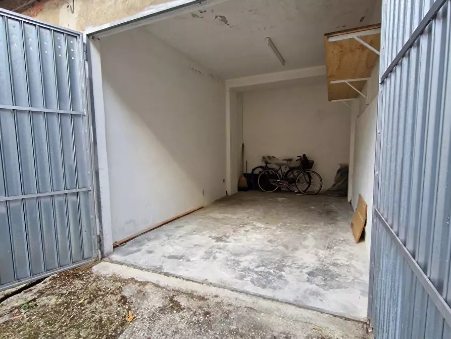 Immagine 8 di Garage in vendita  a Pisa