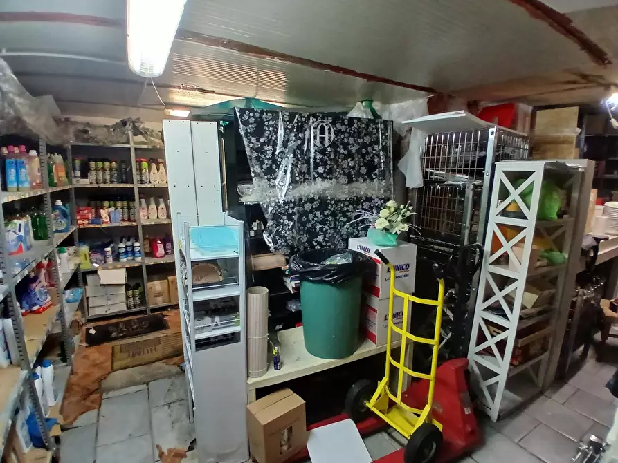 Immagine 5 di Locale commerciale in vendita  a Livorno