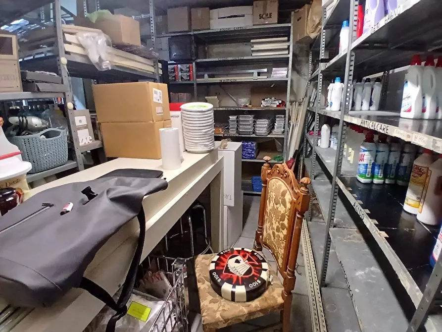 Immagine 4 di Locale commerciale in vendita  a Livorno