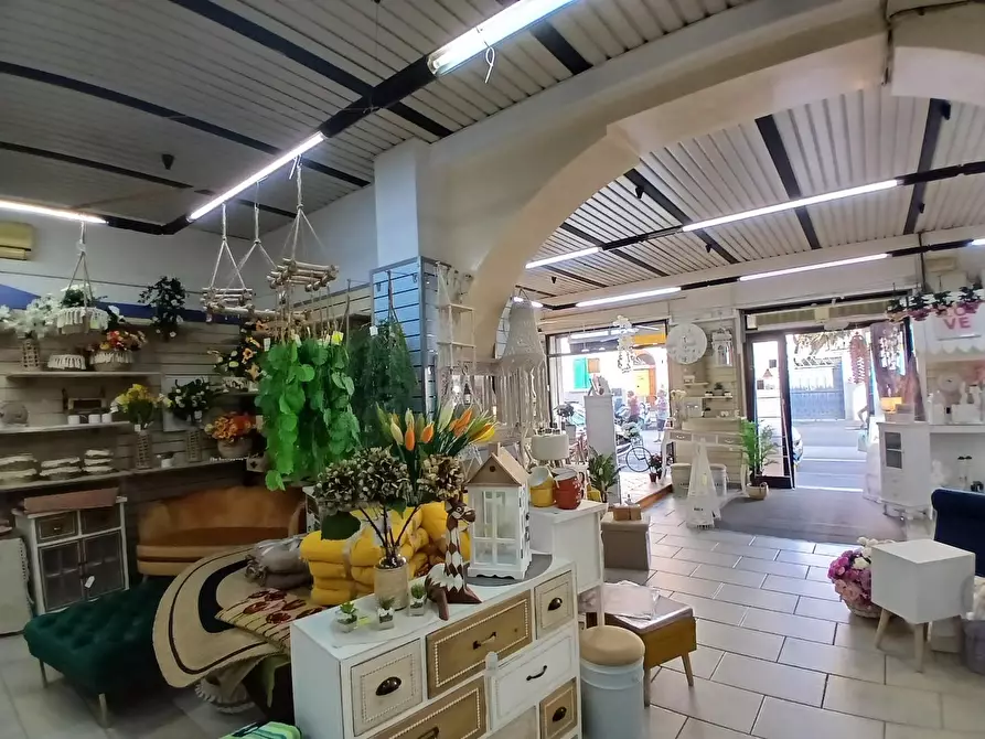 Immagine 14 di Locale commerciale in vendita  a Livorno