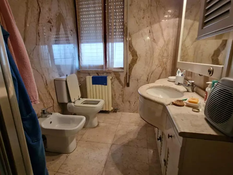 Immagine 12 di Appartamento in vendita  a Carrara