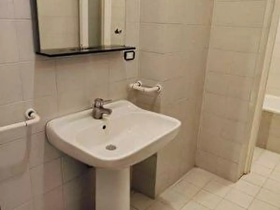 Immagine 16 di Appartamento in vendita  a Livorno