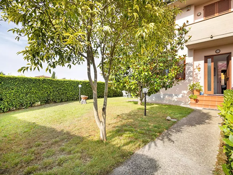 Immagine 8 di Villetta a schiera in vendita  a Santa Maria A Monte