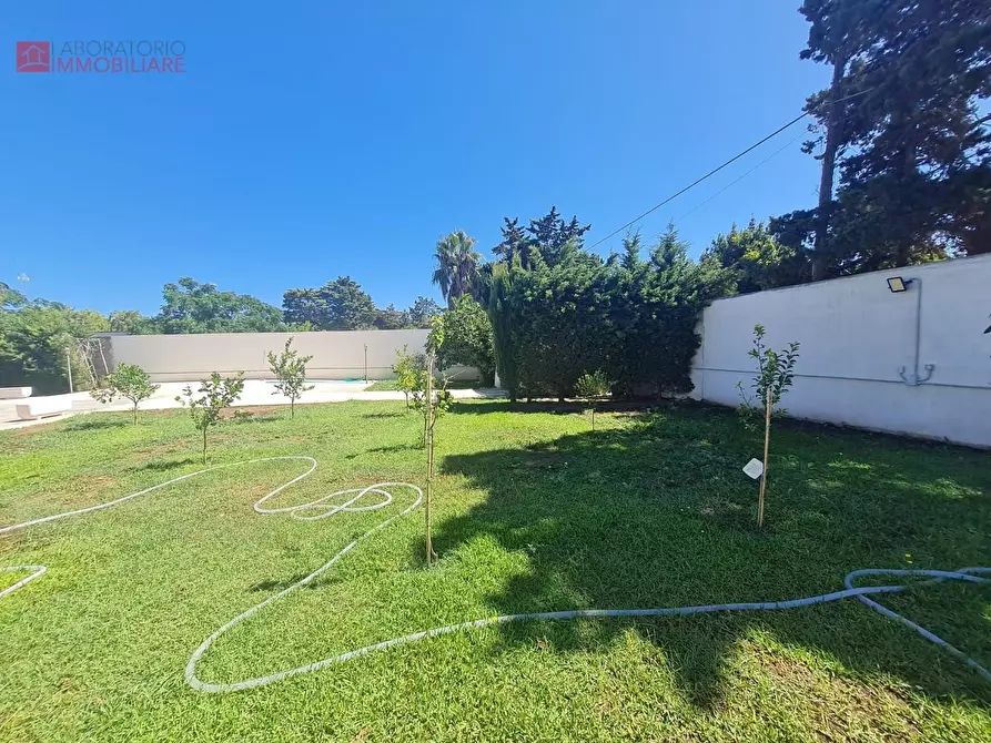 Immagine 19 di Villa in vendita  a Lecce