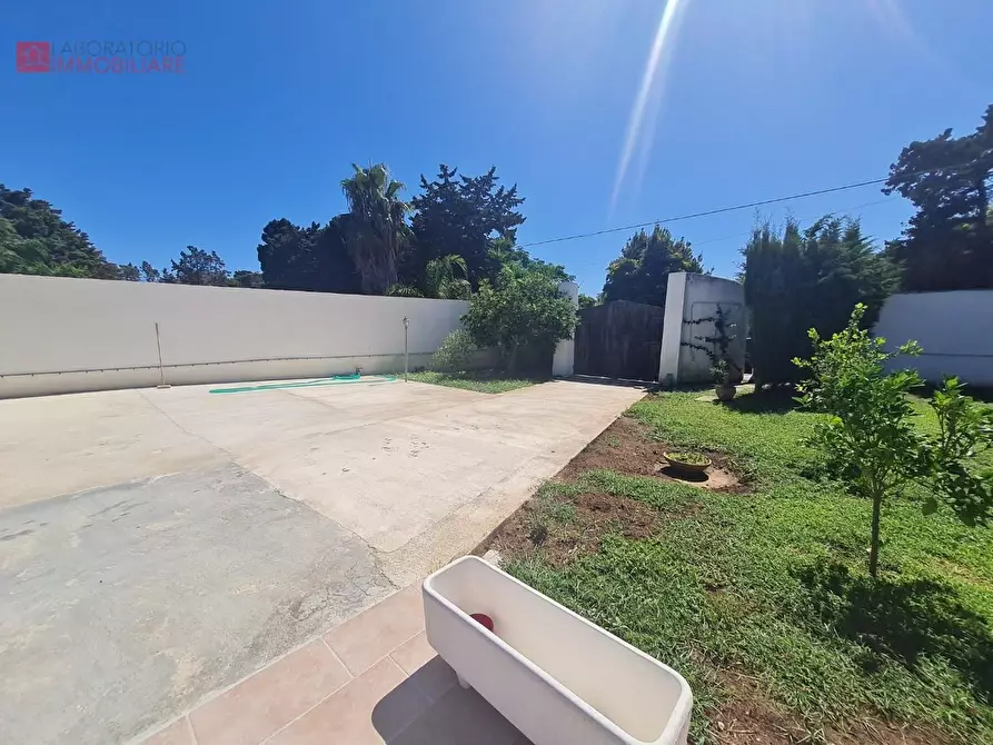 Immagine 18 di Villa in vendita  a Lecce