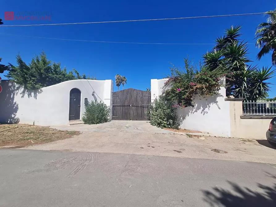 Immagine 39 di Villa in vendita  a Lecce