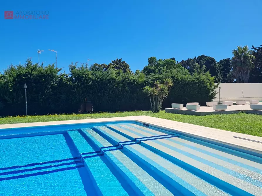 Immagine 14 di Villa in vendita  a Lecce