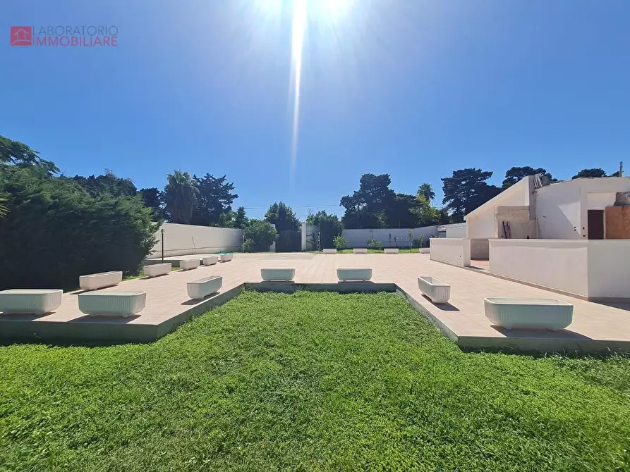 Immagine 17 di Villa in vendita  a Lecce