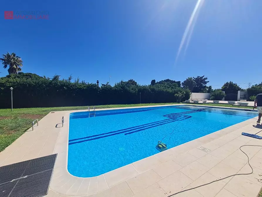 Immagine 12 di Villa in vendita  a Lecce