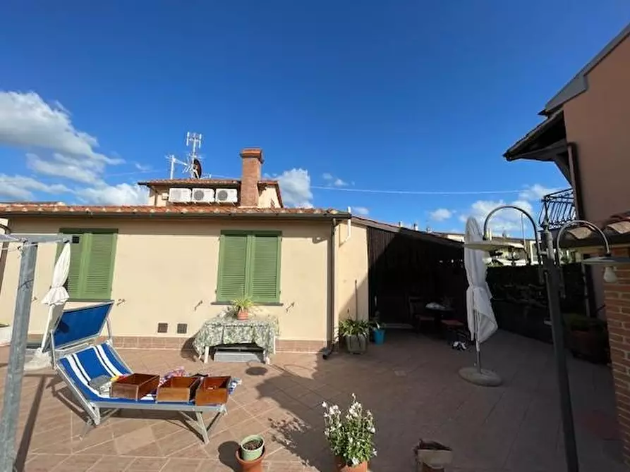 Immagine 17 di Villa in vendita  a Vecchiano