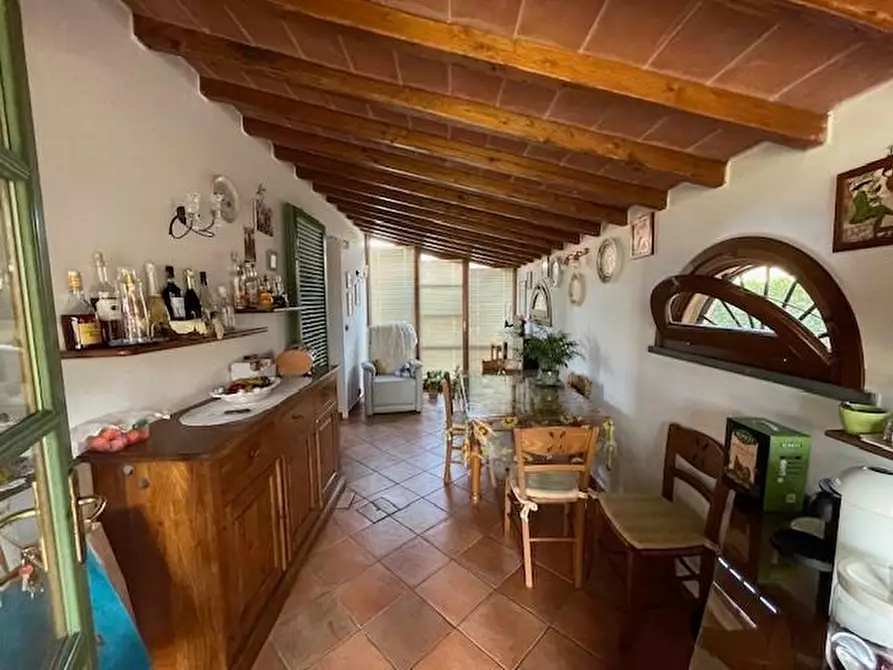 Immagine 3 di Villa in vendita  a Vecchiano
