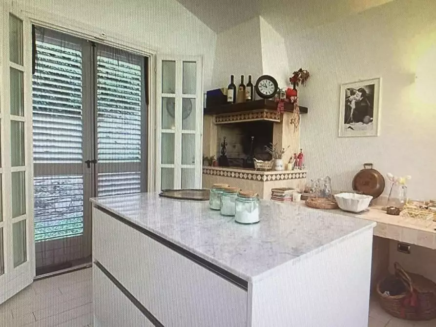Immagine 7 di Villa in vendita  a Lucca