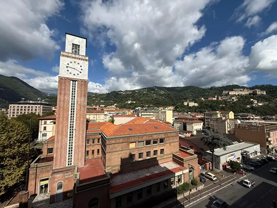 Immagine 2 di Appartamento in vendita  a Massa