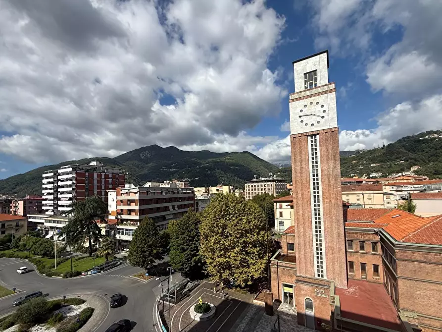 Immagine 1 di Appartamento in vendita  a Massa