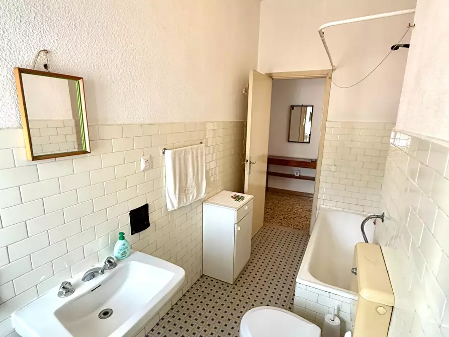 Immagine 12 di Appartamento in vendita  a Massa