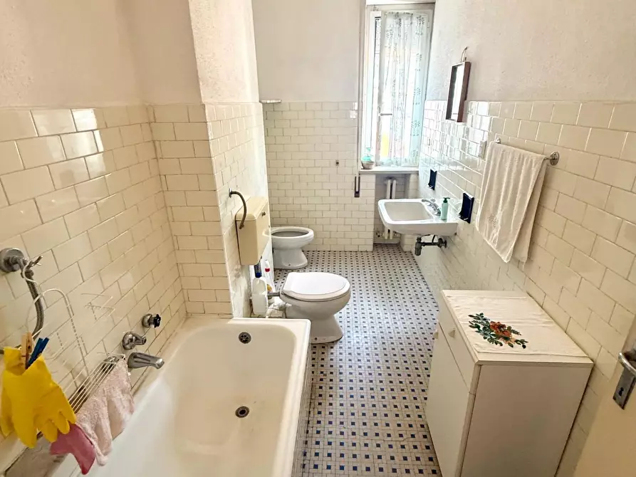 Immagine 11 di Appartamento in vendita  a Massa