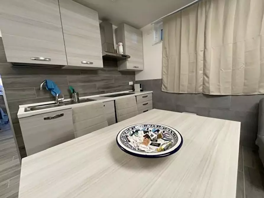 Immagine 21 di Seminterrato in vendita  a Massa