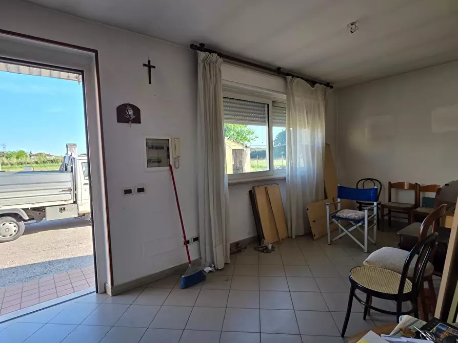 Immagine 13 di Casa indipendente in vendita  a Viareggio