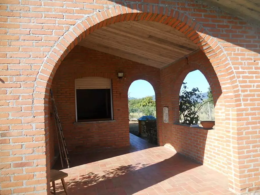 Immagine 2 di Villa in vendita  a Ortonovo