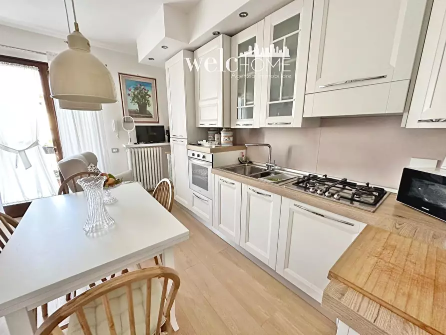 Immagine 12 di Appartamento in vendita  a Campi Bisenzio