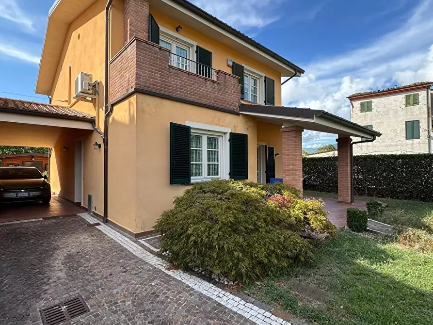 Immagine 6 di Villa in vendita  a Capannori