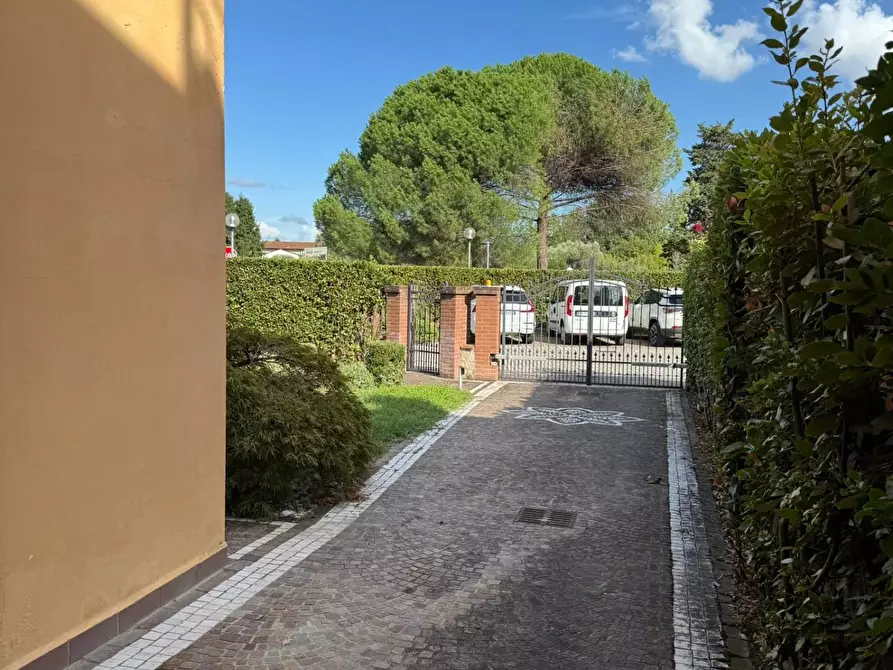 Immagine 7 di Villa in vendita  a Capannori