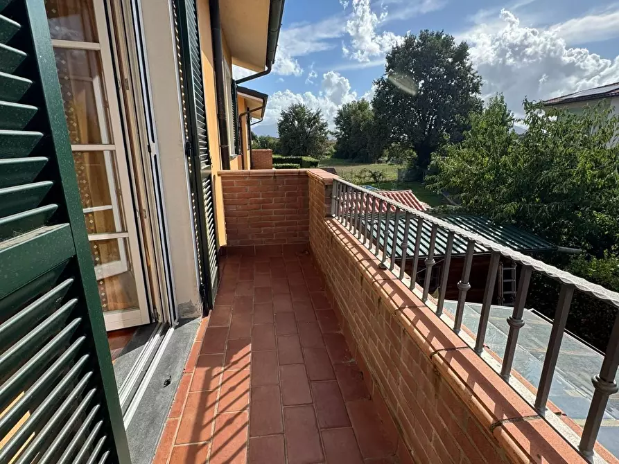 Immagine 37 di Villa in vendita  a Capannori